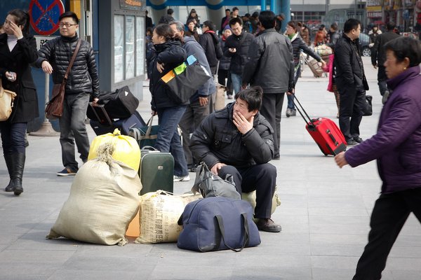 "Migrant workers at Shanghai Station" by China Supertrends is licensed under CC BY-NC-ND 2.0.