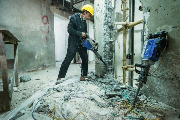 Construction worker in Nepal. Photo by Robic Upadhaya. Used with permission.