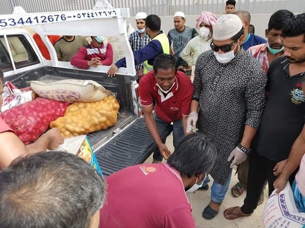 Bangladeshi migrants in Saudi Arabia distributing emergency food relief to migrants affected by COVID-19 lockdown